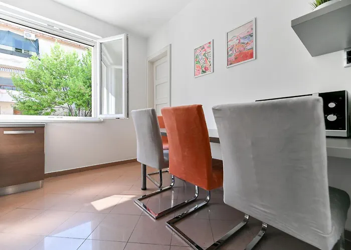 Peaceful Apartment Near Old Town