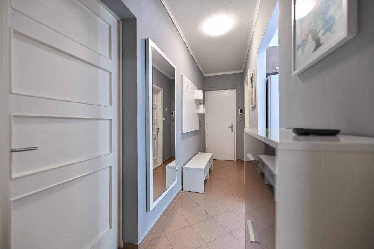 Peaceful Near Old Town Apartment *