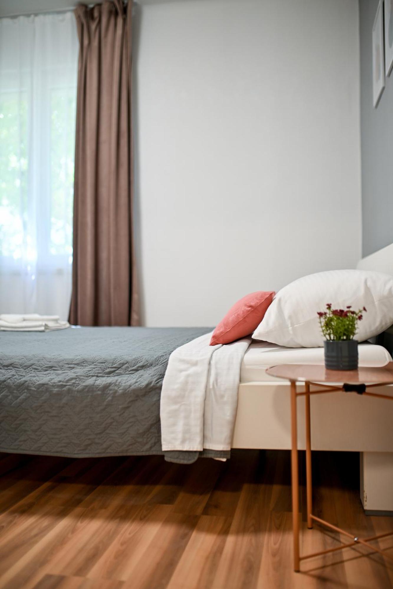 Apartment Peaceful Near Old Town *
